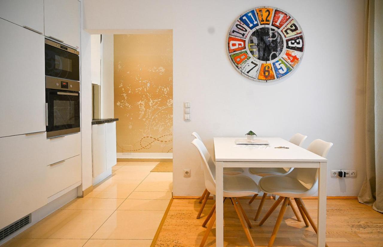 Bright Apartment Mariahilf Відень Екстер'єр фото